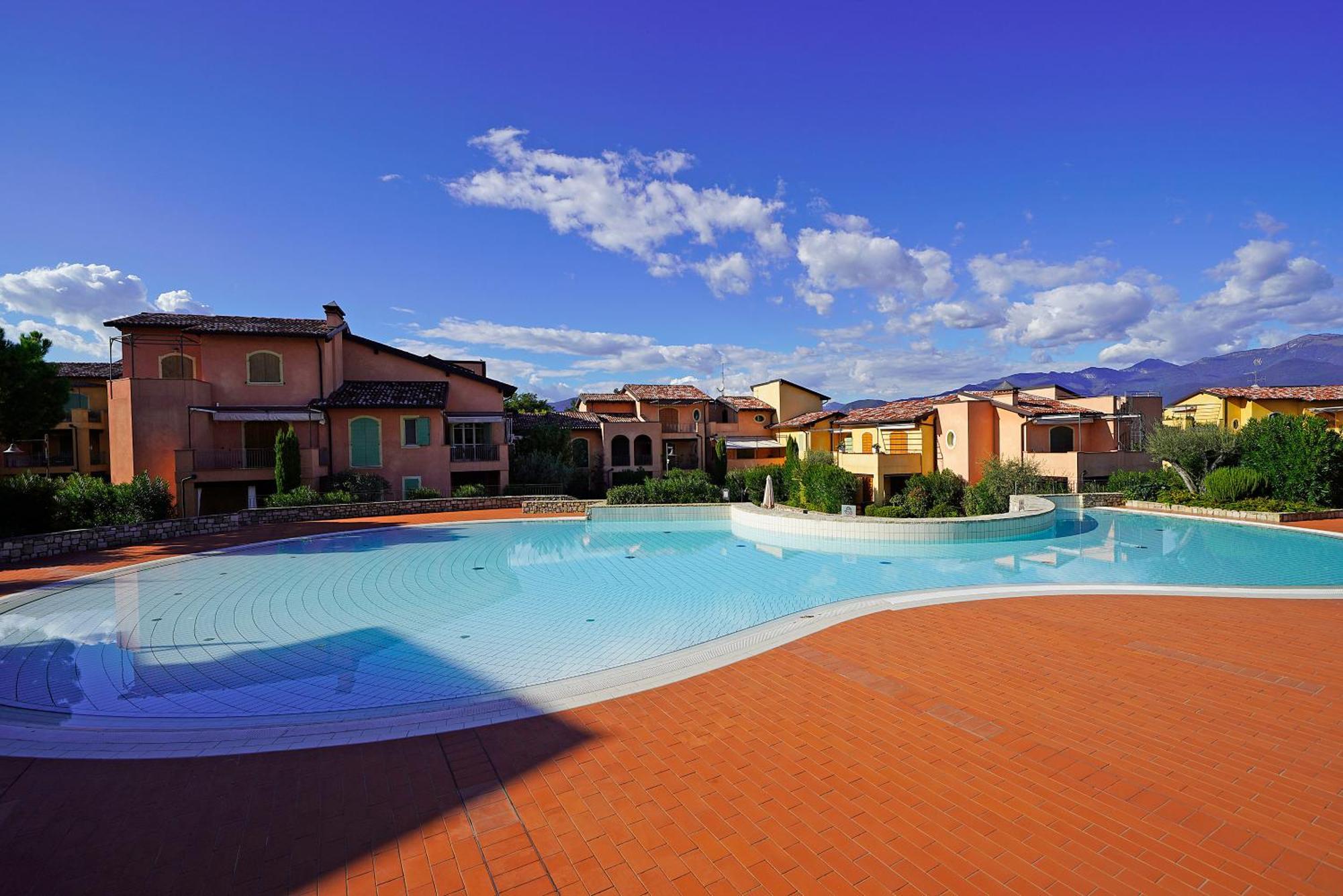 Borgo Del Torchio - Gardagate Leilighet Manerba del Garda Eksteriør bilde